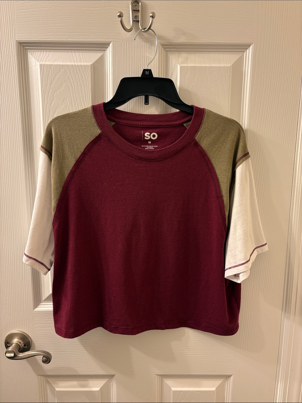 SO Colorblock Raglan Tee in Burgundy & Green Size Medium